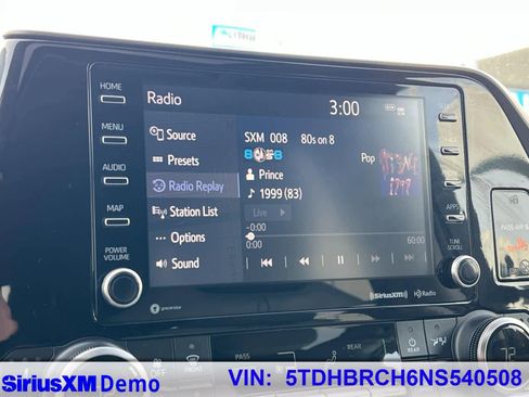 Used 2022 Toyota Highlander XLE image 31