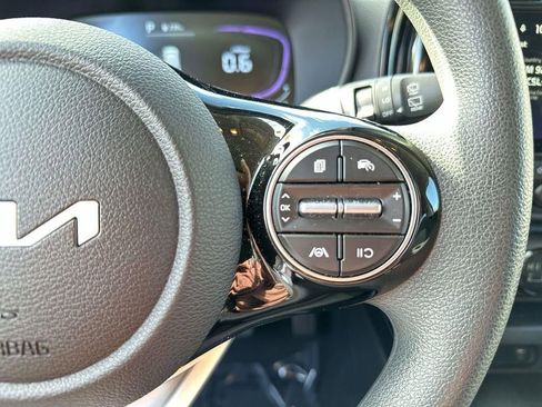 Used 2025 Kia Soul S FWD image 31