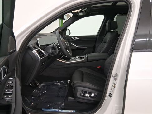 New 2026 BMW X5 xDrive40i w/ M Sport Package image 5