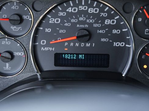 Used 2023 GMC Savana 2500 image 45