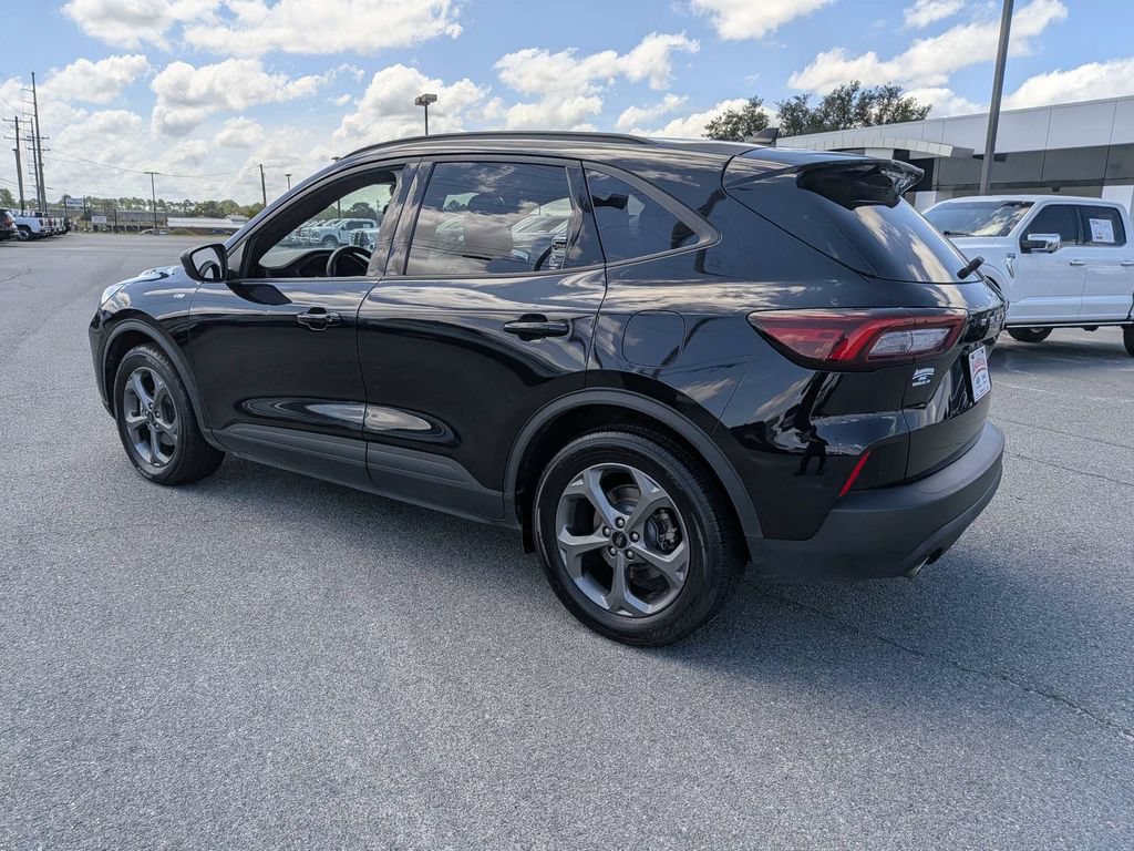 Used 2025 Ford Escape ST-Line FWD image 4