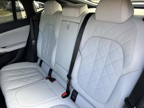 New 2026 BMW X6 xDrive40i w/ Executive Package image 14