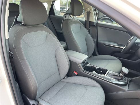 Used 2025 Kia K4 LXS image 35