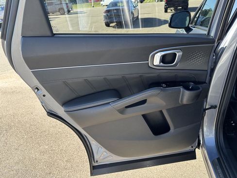 Used 2022 Kia Sorento SX image 11