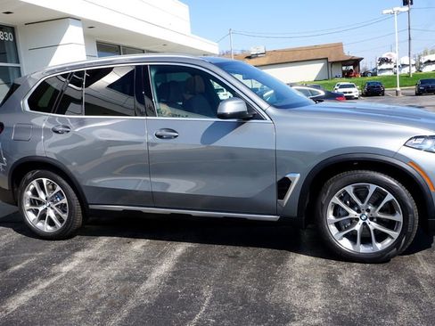 New 2026 BMW X5 xDrive50e image 4