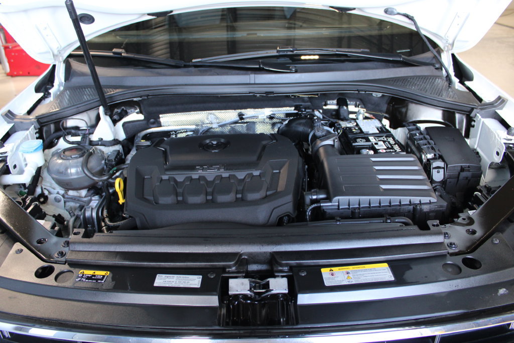 Used 2024 Volkswagen Tiguan SE R-Line AWD/4WD image 10
