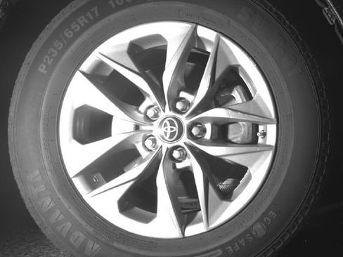 Used 2024 Toyota Sienna XLE FWD image 11