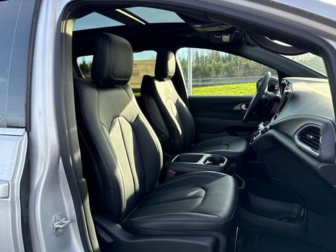 New 2026 Chrysler Pacifica Select image 39