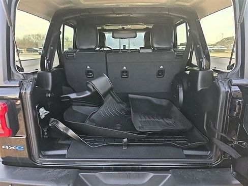 Used 2023 Jeep Wrangler Unlimited Sahara w/ Cold Weather Group image 8