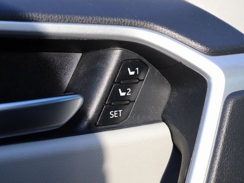 Used 2019 Toyota RAV4 XLE Premium image 19