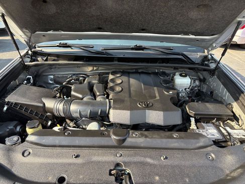 Used 2019 Toyota 4Runner SR5 AWD/4WD image 26