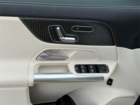 Certified 2025 Mercedes-Benz GLA 250 4MATIC image 17