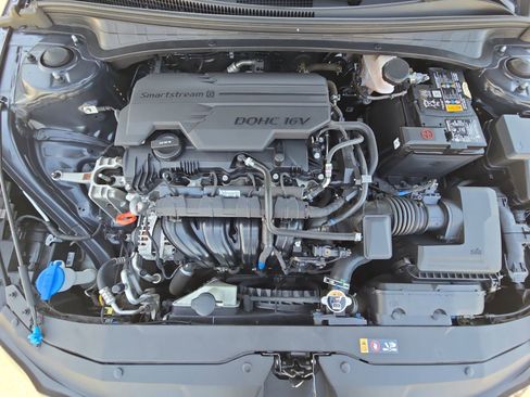 Used 2022 Hyundai Elantra Limited FWD image 31