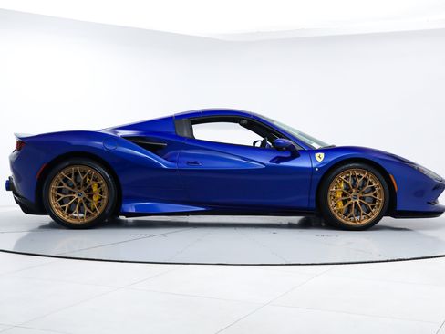 Certified 2022 Ferrari F8 Tributo RWD image 11
