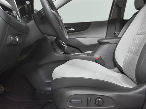 Used 2022 Chevrolet Equinox LS AWD/4WD image 16