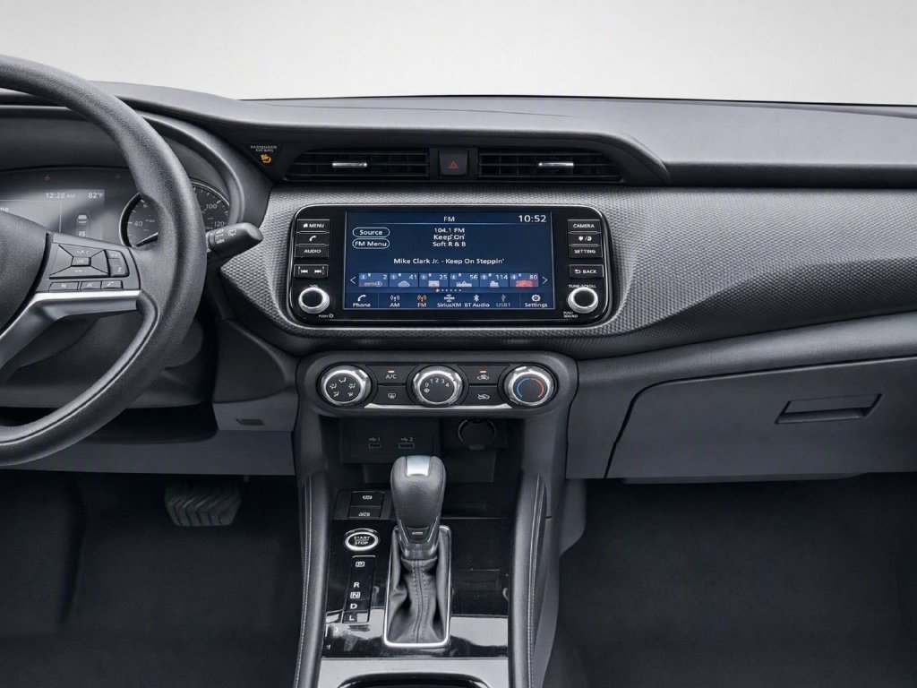 Used 2024 Nissan Kicks SV FWD image 16