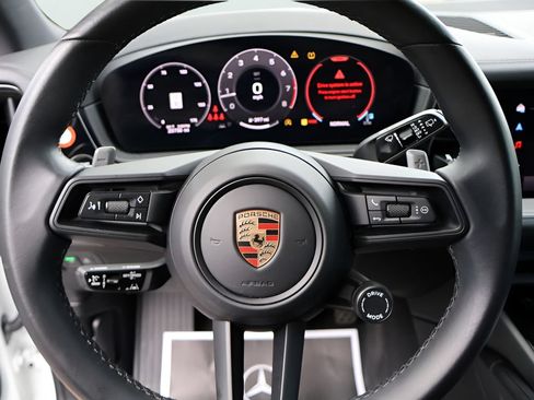 Certified 2024 Porsche Cayenne AWD/4WD image 28