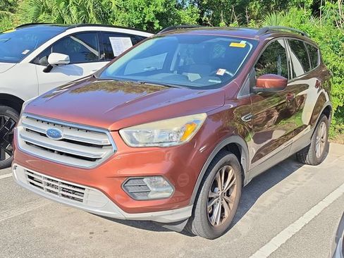 Used 2018 Ford Escape SE w/ SE Sync 3 Package AWD/4WD image 3