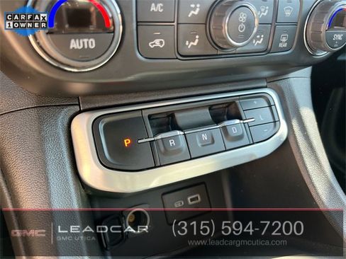 Used 2021 GMC Acadia SLE image 15