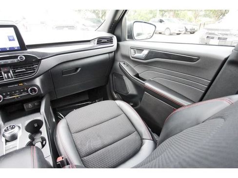 Used 2025 Ford Escape ST-Line FWD image 9
