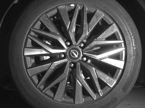 Used 2025 Nissan Altima 2.5 SV FWD image 12