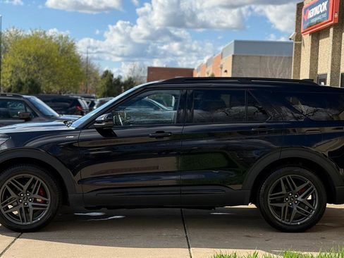 Used 2025 Ford Explorer ST-Line w/ ST-Line Street Pack image 4