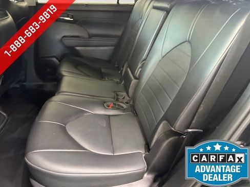 Used 2022 Toyota Highlander XLE AWD/4WD image 22