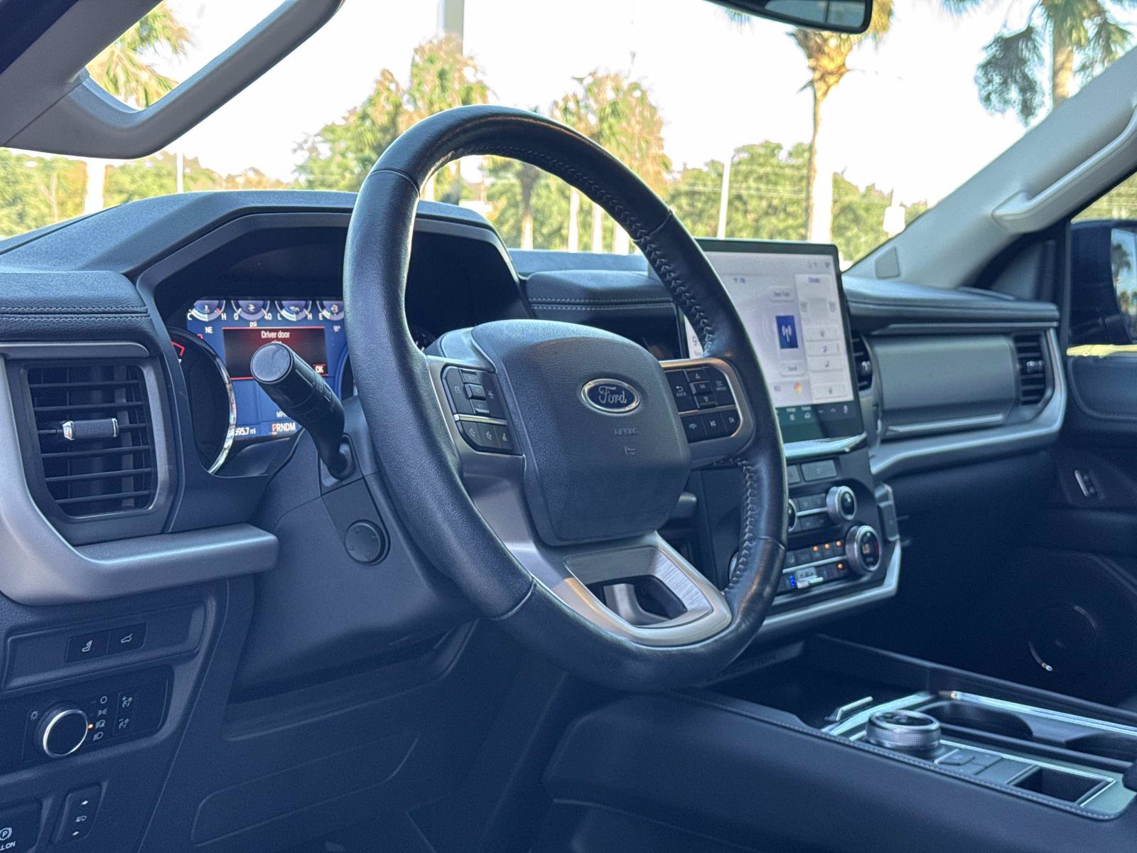 Used 2024 Ford Expedition XLT RWD image 15