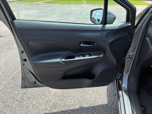 Used 2025 Nissan Versa SV FWD image 15
