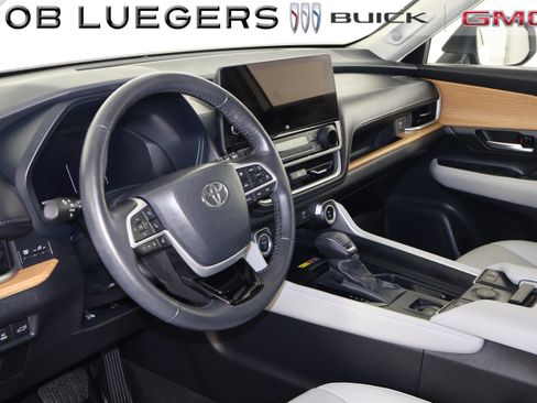 Used 2024 Toyota Grand Highlander XLE image 9