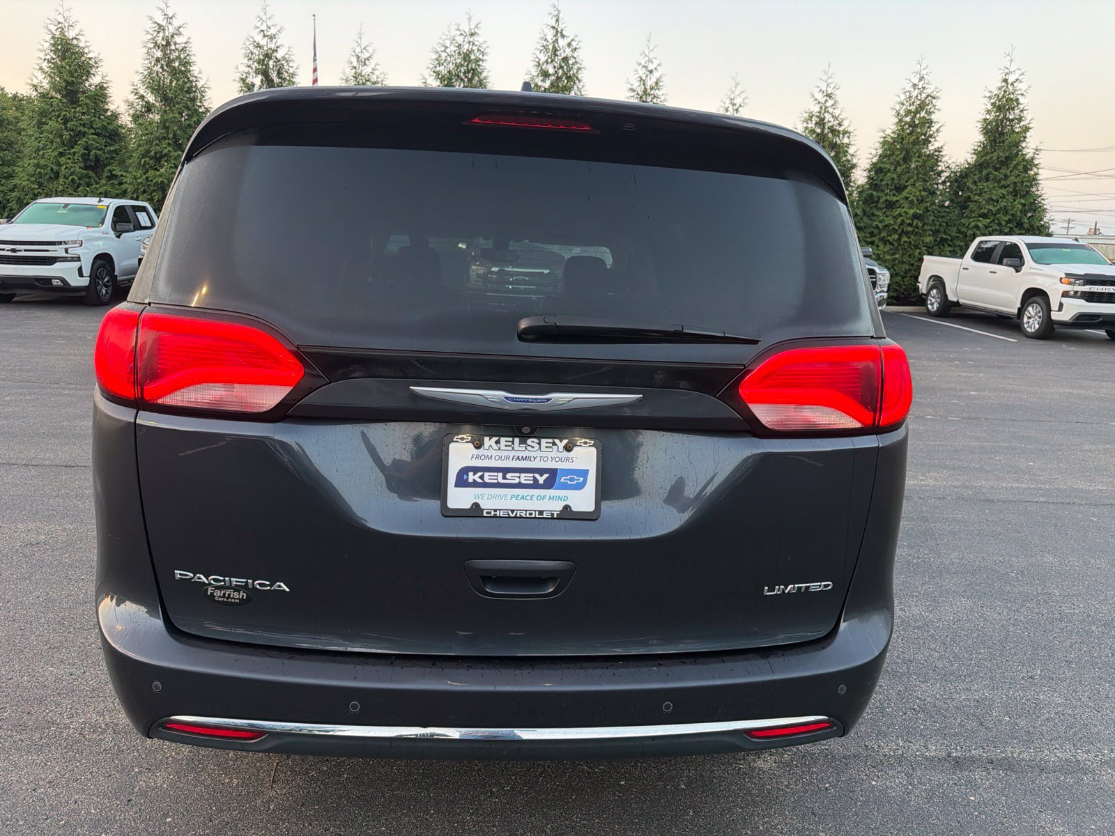 Used 2020 Chrysler Pacifica Limited FWD image 4