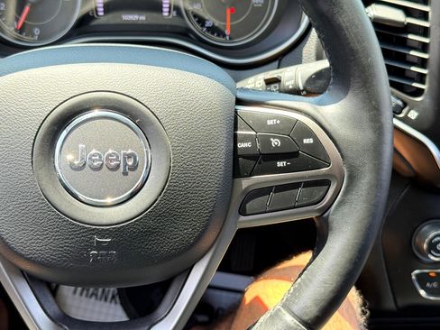 Used 2019 Jeep Cherokee Latitude Plus w/ Comfort/Convenience Group image 69