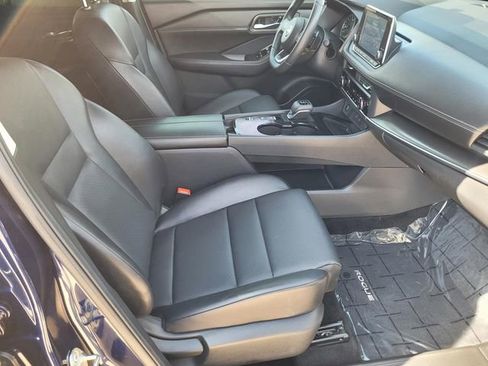 Used 2024 Nissan Rogue SV w/ SV Premium Package image 10