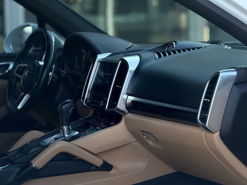 Used 2017 Porsche Cayenne image 12