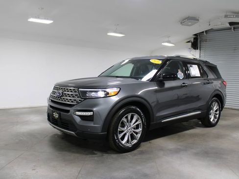 Used 2023 Ford Explorer Limited image 4