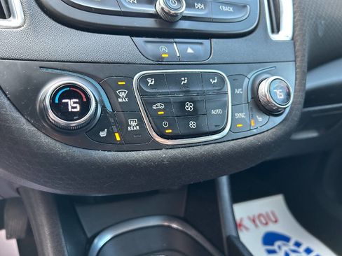 Used 2020 Chevrolet Malibu LT FWD image 27