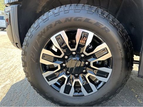 New 2026 GMC Sierra 2500 Denali Ultimate image 16