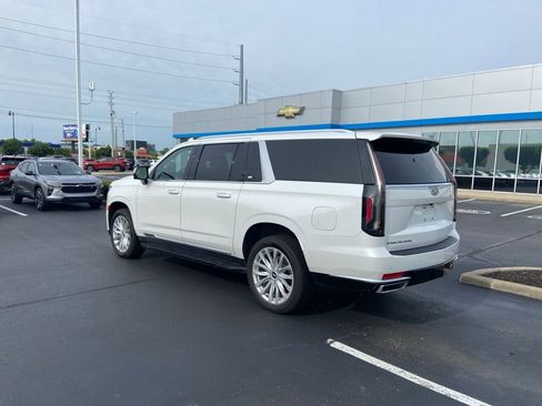 Used 2022 Cadillac Escalade ESV Luxury w/ LPO, Illumination Package AWD/4WD image 3