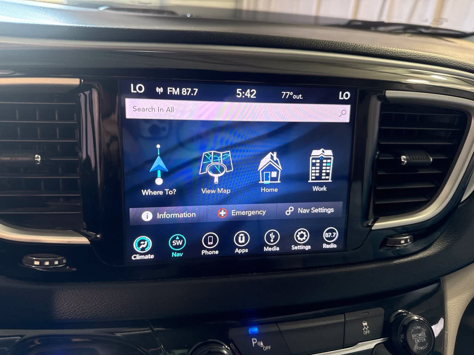 Used 2018 Chrysler Pacifica Touring Plus FWD image 27