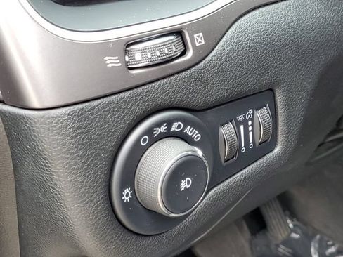 Used 2022 Jeep Cherokee Latitude Lux AWD/4WD image 8