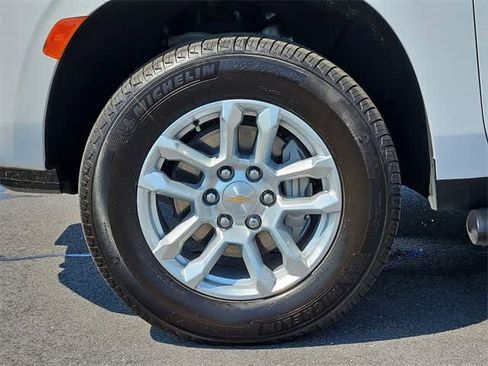 Used 2023 Chevrolet Tahoe Z71 w/ Luxury Package image 39