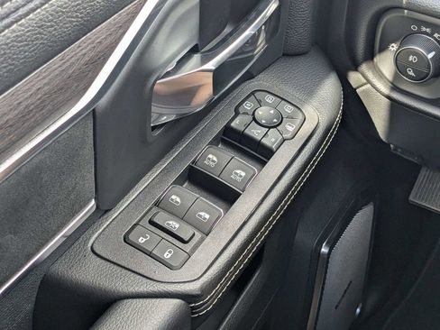 New 2026 RAM 2500 Laramie AWD/4WD image 18