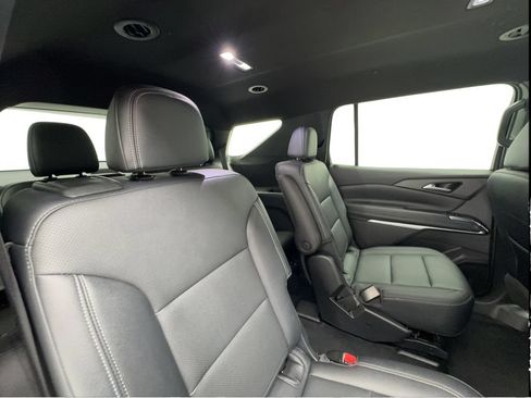 Used 2025 Chevrolet Traverse LT AWD/4WD image 28