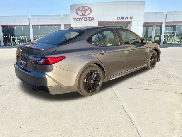 Used 2025 Toyota Camry SE FWD image 5