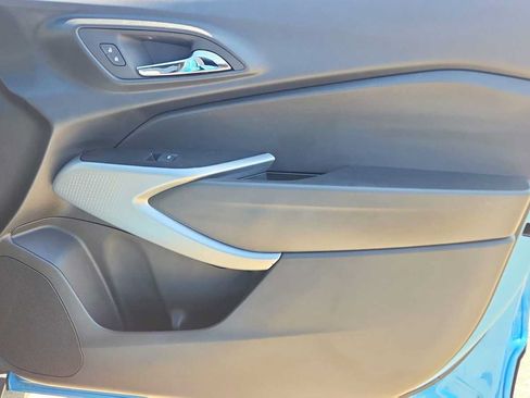 Used 2025 Chevrolet Trax RS FWD image 28