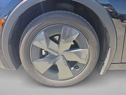 Used 2025 Toyota Prius LE FWD image 21