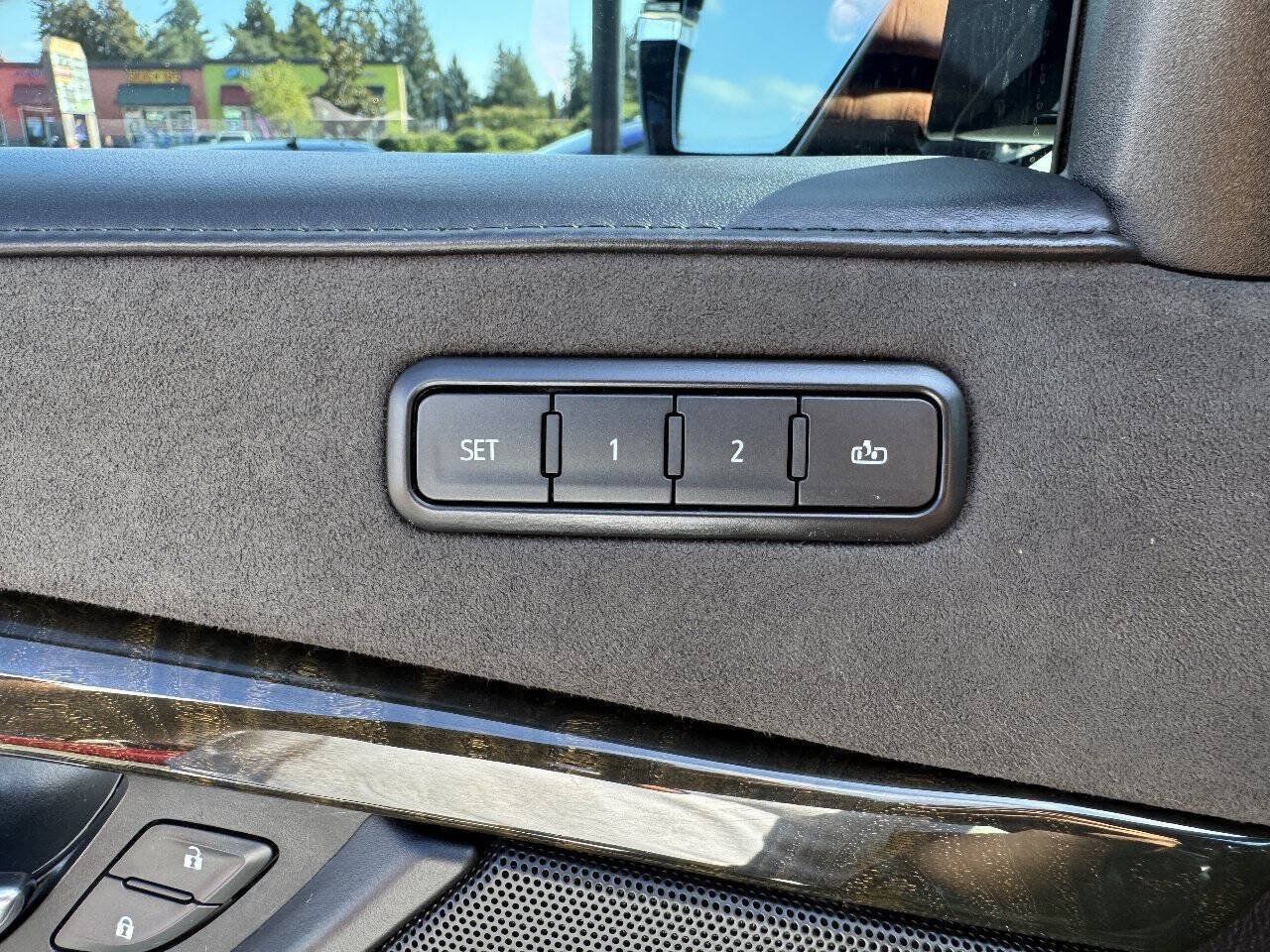 Used 2019 Cadillac Escalade Platinum RWD image 33