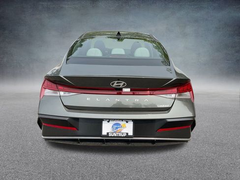 New 2025 Hyundai Elantra Limited image 30