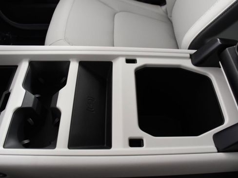 Used 2025 Land Rover Defender 110 S image 30