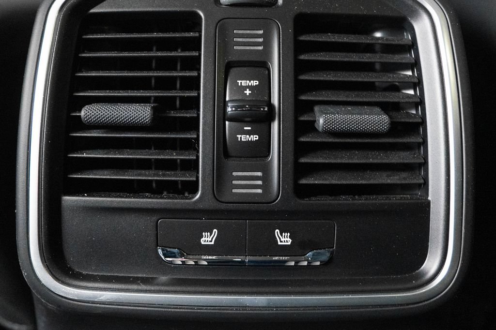 Certified 2026 Porsche Macan AWD/4WD image 34